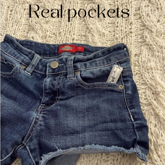 I am selling some girl shorts size  child 7 from the brand dickies - Picture 3 of 6